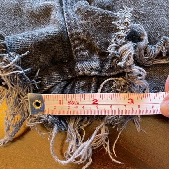 Vintage Levi's 90's White Tab 950 Relaxed Fit High Rise Distressed Cut Offs 13 - Picture 8 of 9